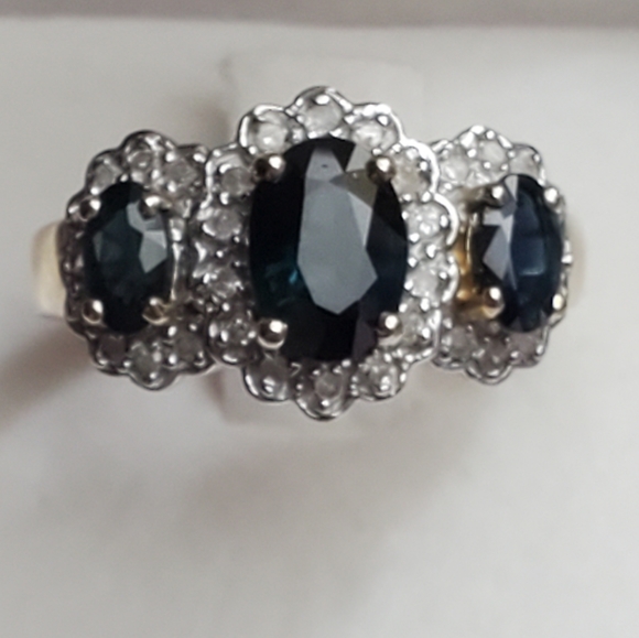 10K Gold Ring - Picture 4 of 17